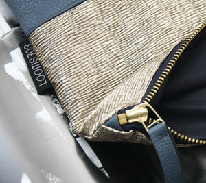 PLEATED POUCH (CHAMPAGNE GOLD)